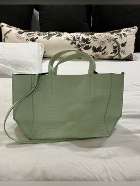 AMPERSAND AS APOSTROPHE
 Mint Green Tote Bag